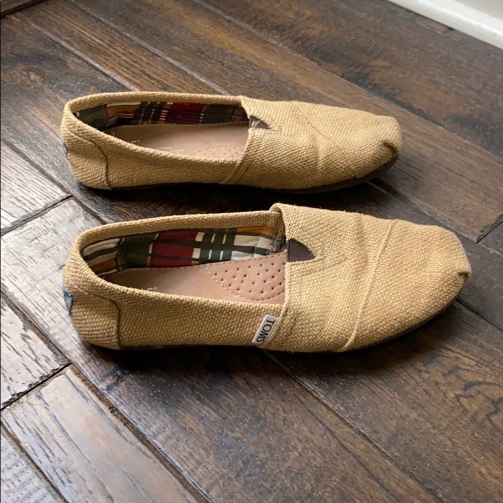Burlap toms size 7